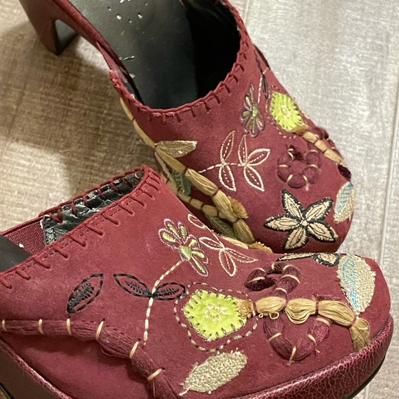 Nine West Women's Floral Embroidered Red/Maroon Suede Clogs - Picture 11 of 11